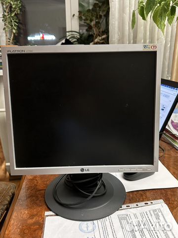 Монитор LG L1750U