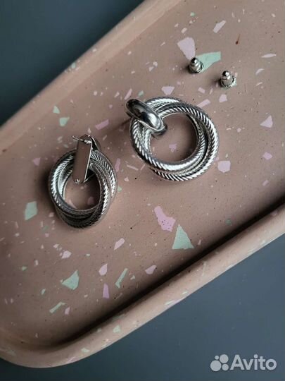 Стильные серьги