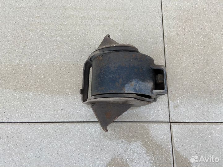 Подушка двигателя задняя Volkswagen Golf 2