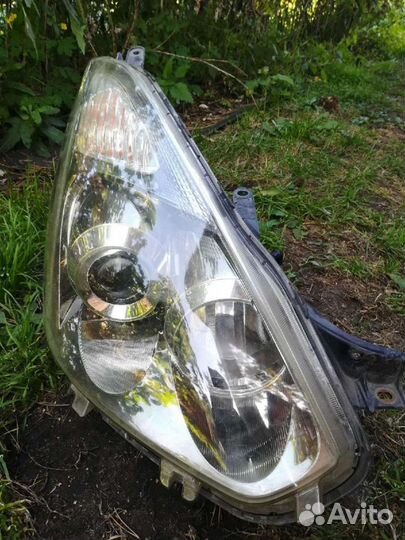 Правая фара wish 2005 год