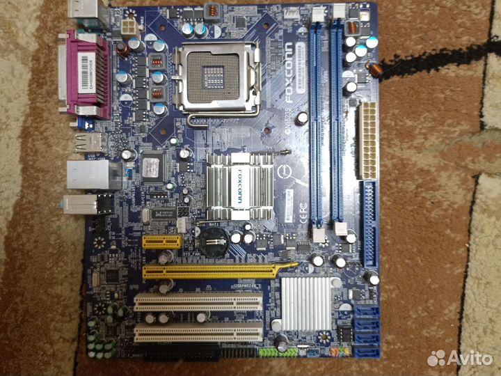 Материнская плата с оперативной памятью