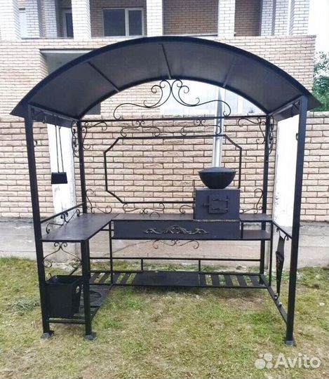 Мангал с крышей