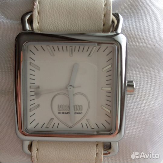 Часы Moschino