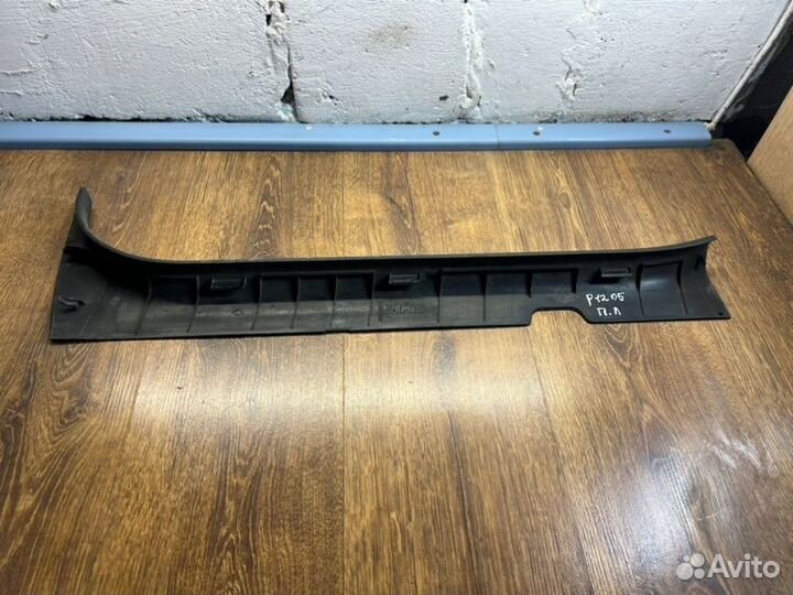 Накладка на порог салона передняя левая Nissan