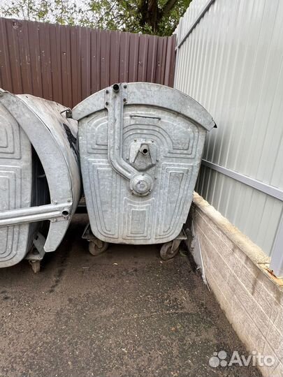 Мусорный контейнер 1100 металлический