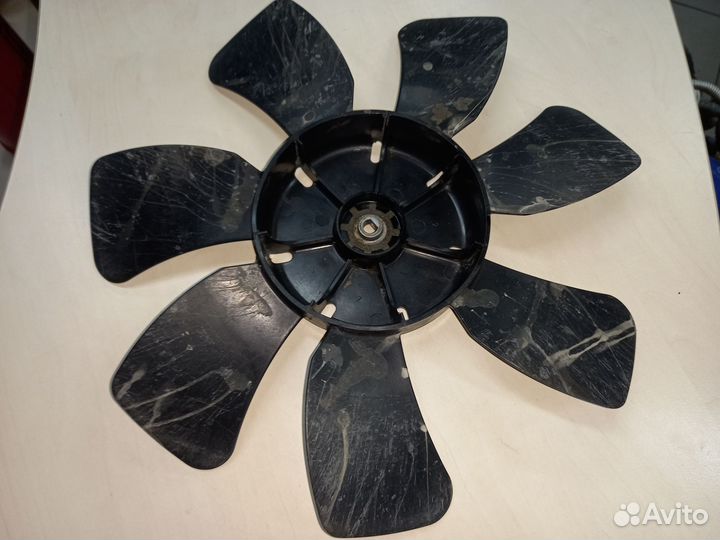 Винт правого вентилятора охлаждения мазда rx8