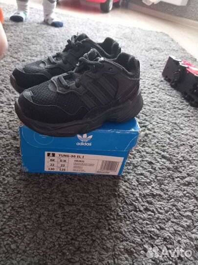 Кроссовки adidas оригинал 22