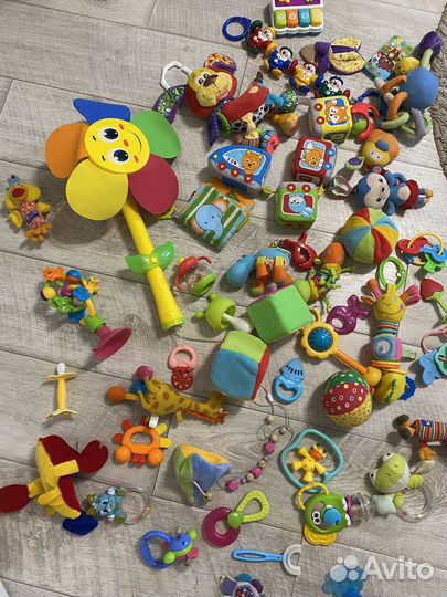 Большой пакет игрушек для малыша