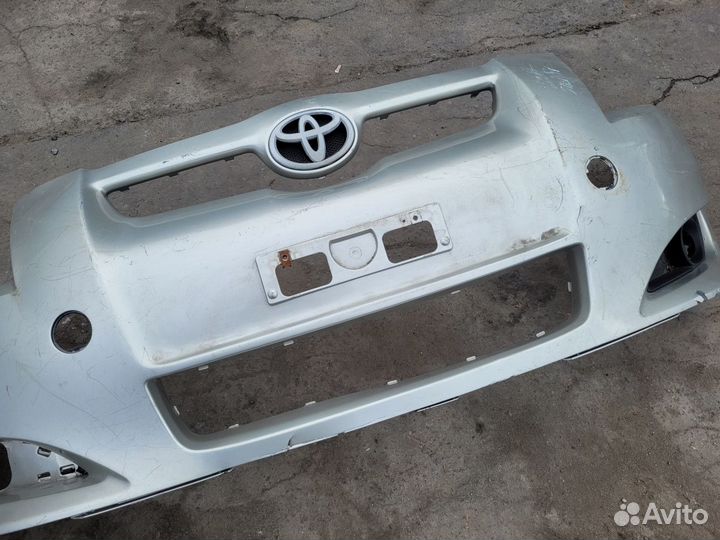 Бампер передний на Toyota Auris 1