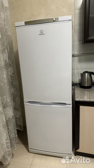 Холодильник indesit