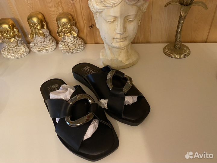 Босоножки новые кожа