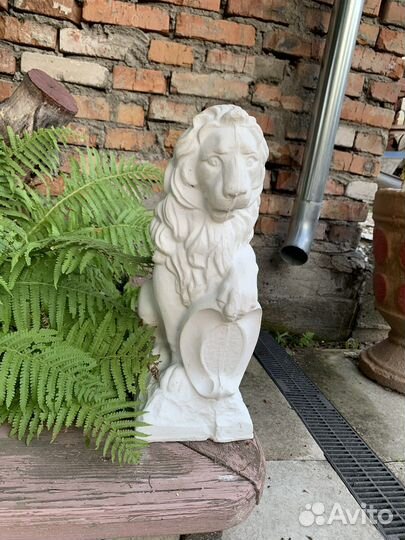 Гипсовая скульптура лев (фасадный гипс)
