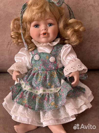 Кукла фарфоровая сидячая. Европа 80-е гг