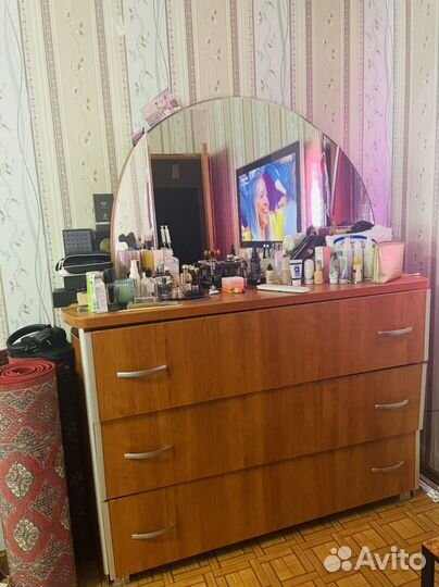 Трюмо с зеркалом