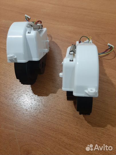 Колесо для робот пылесоса Eufy Robovac L70