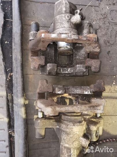 Тормозной суппорт задний фф2