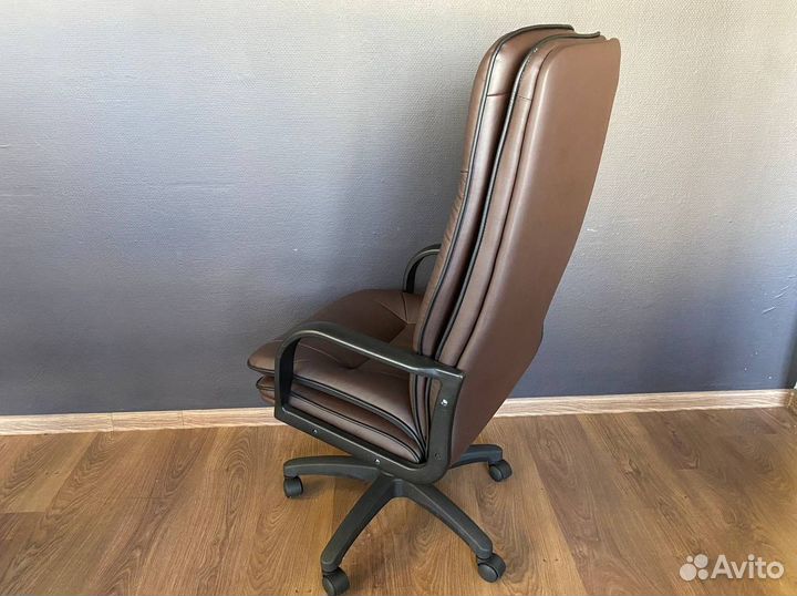 Офисное кресло. Гарантия 1 год