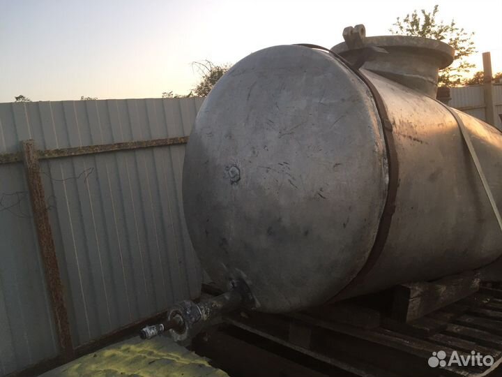 Емкость для воды бу