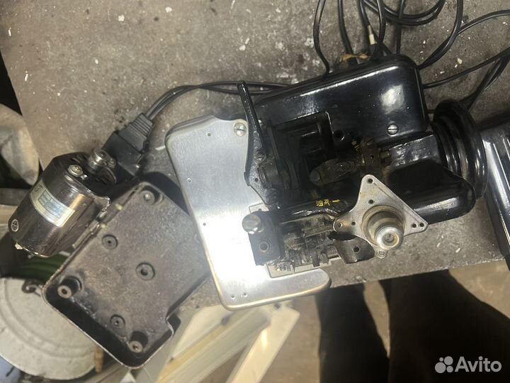 Швейная машина оверлок