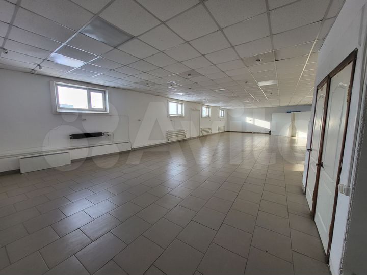 Торговая площадь с подьемником 145 м²