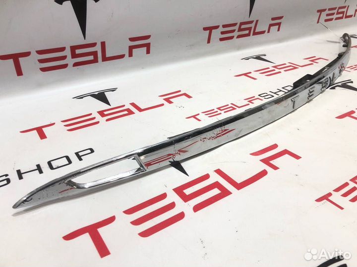 Молдинг крышки багажника Tesla Model S
