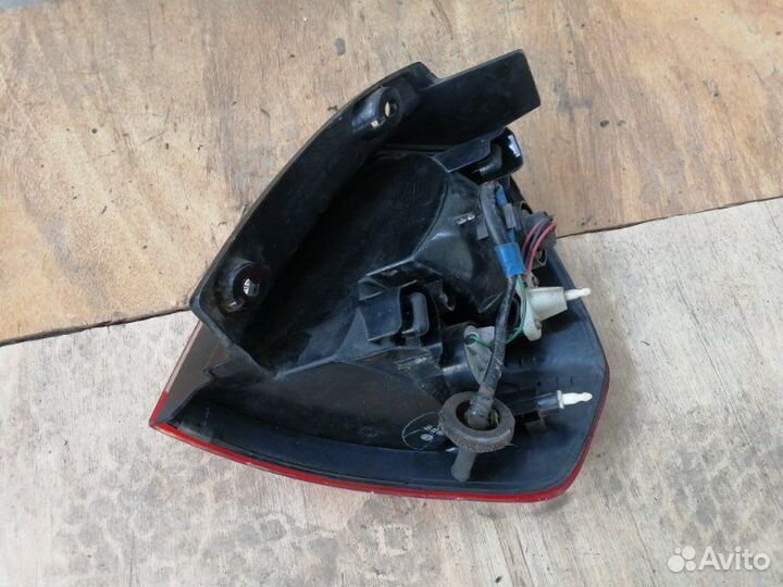 Стоп-сигнал задний левый Nissan Wingroad Y11