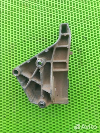 Кронштейн генератора LADA granta