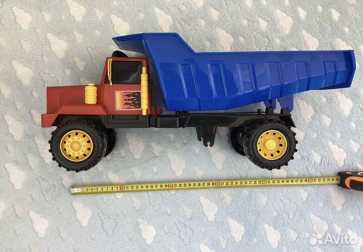 Большие грузовик и пирамидка (50+ см)