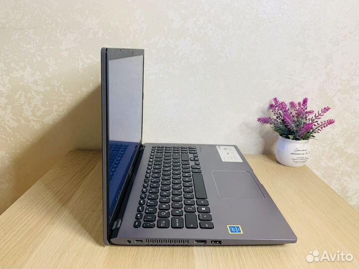 Свежий, мощный ноутбук 2020