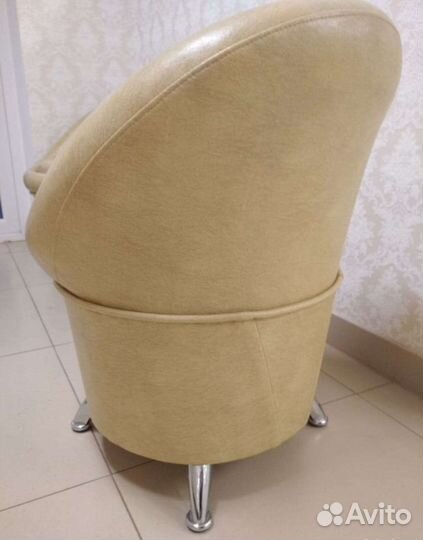 Пуфик со спинкой, мягкие кресла