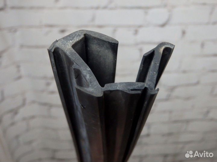 Уплотнитель стекла двери задний правый Aveo (T250)