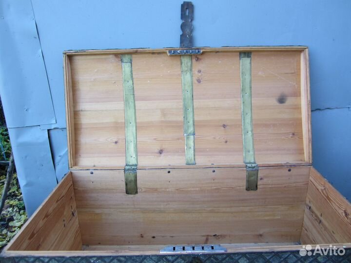 Сундук старинный