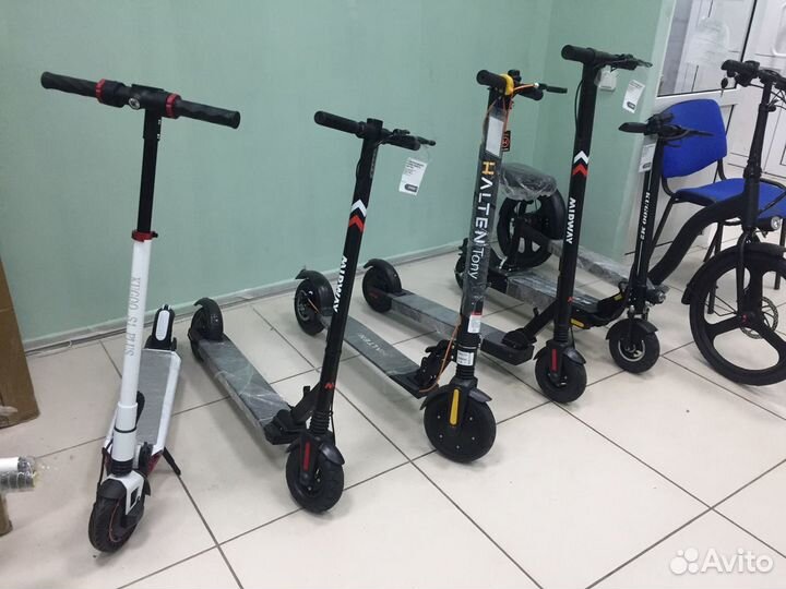 Электросамокат в магазине
