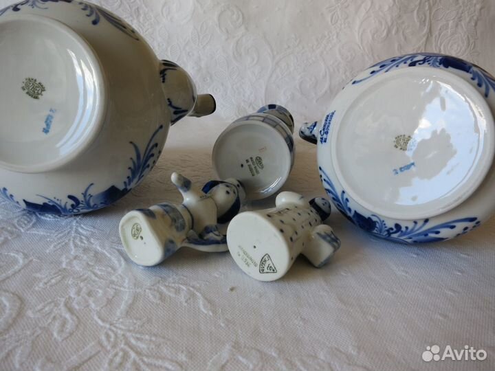 Гжель. Чайник и сахарница