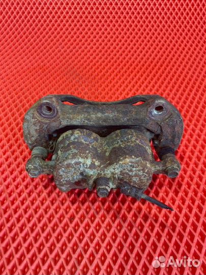 Суппорт тормозной передний правый Hyundai Santa Fe