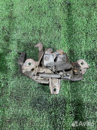 Замок капота Mitsubishi Galant 8 (EA) 1996-2006г E