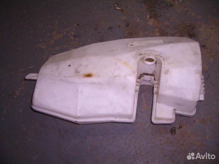 Бачок омывателя лобового стекла Renault Logan 20