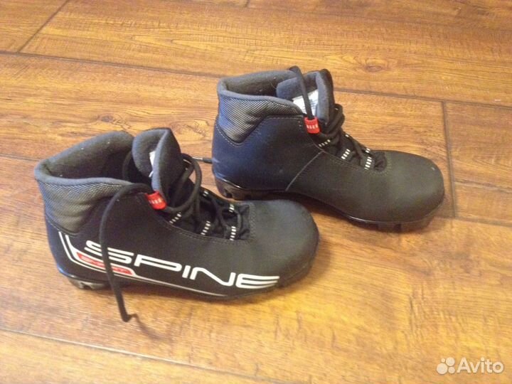 Ботинки лыжные детские р.р.32 и 34