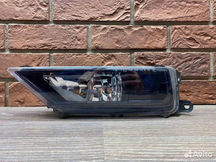 Фара противотуманная левая Volkswagen Tiguan 2017+