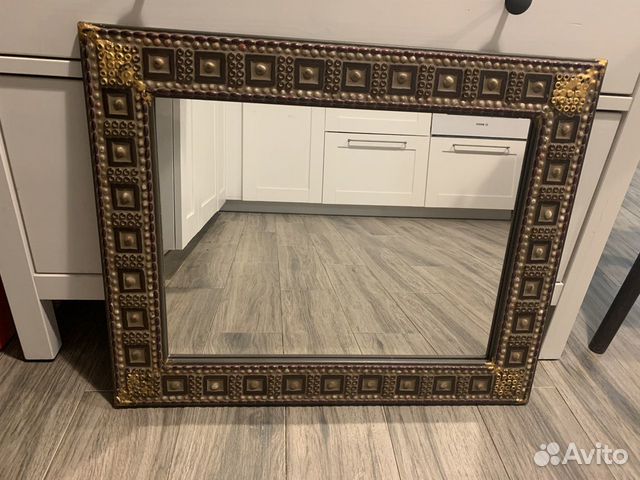 Зеркало в деревянной раме 62 * 51 см