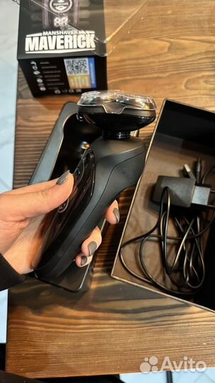 Новая электробритва с коробкой