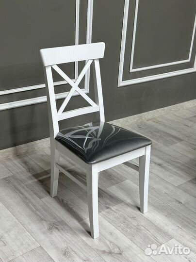 Стол и стулья в гостиную. В наличии