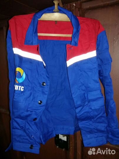 1 Костюм рабочий светоотражающий, 1 халат, 1пиджак