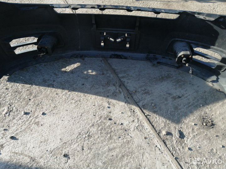 Бампер передний Nissan Elgrand E51