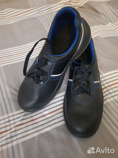 Новая рабочая ботинка