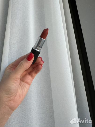 Помада MAC powder kiss lipstick devoted to chill