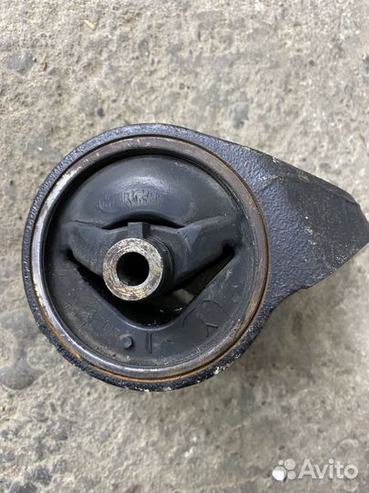 Подушка двигателя suzuki swift