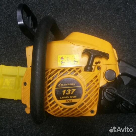 Чемпион бензопила в хорошем состоянии все работает
