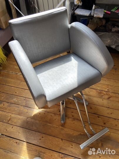 Парикмахерское кресло