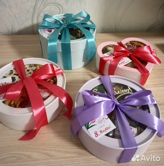 Коробочки с сухофруктами и орехами